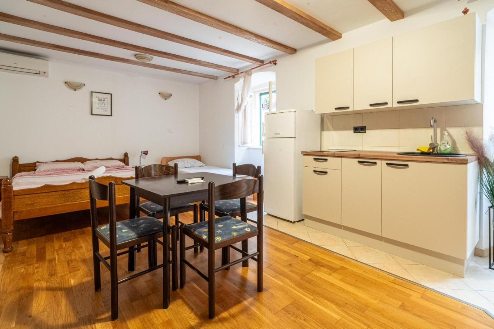 Apartments Loriana 시베니크 외부 사진